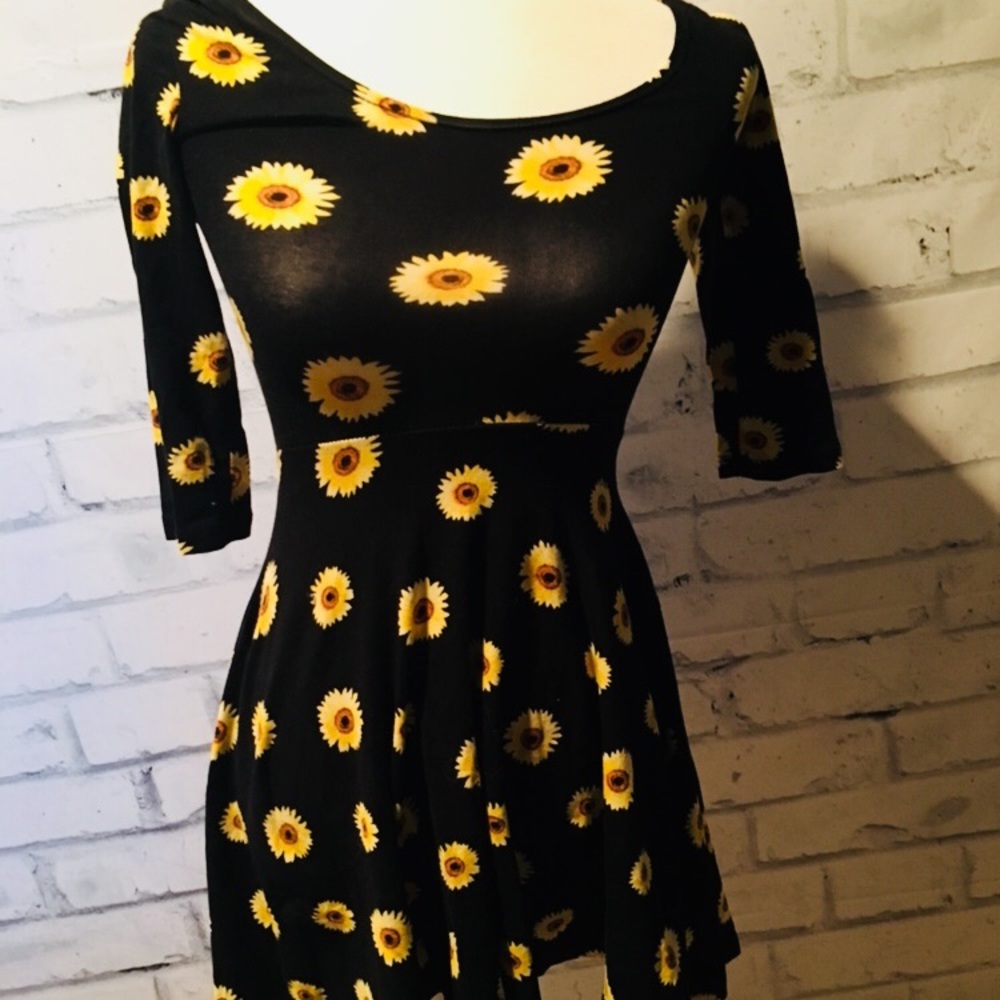 Sunflower Flirty Dress 👗